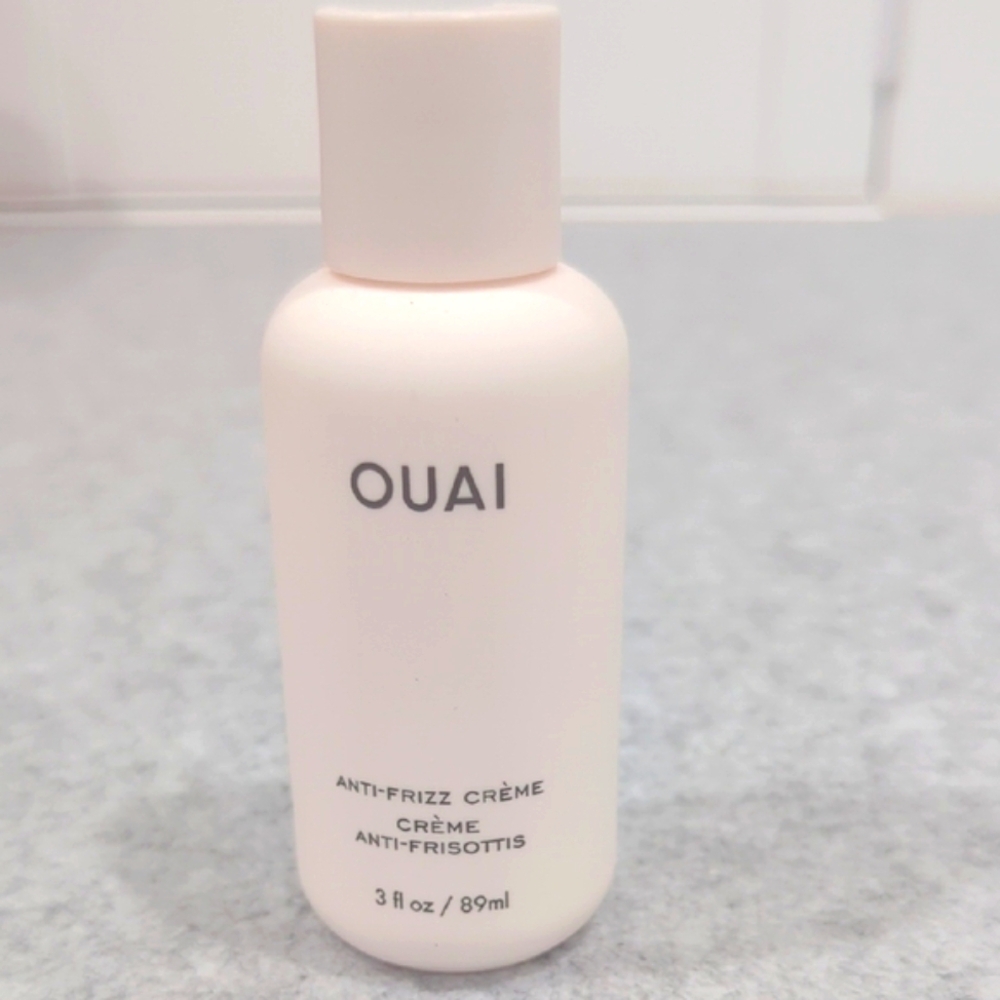OUAI AntiFrizz Creme